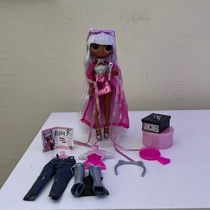 LOL OMG dolls Roller Chick, Downtown bb, Angles, and Kitty k!! All accessories